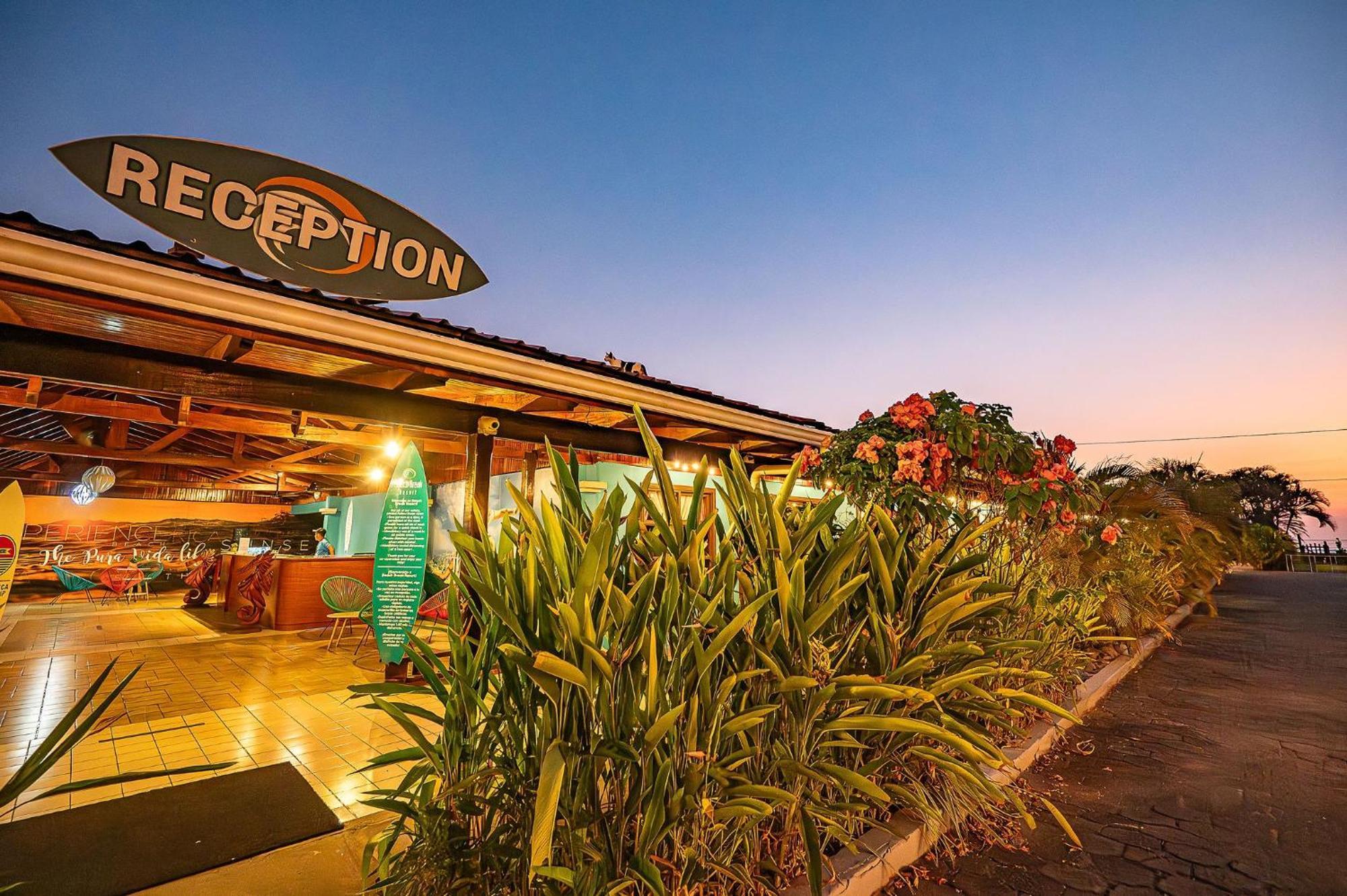 יקו Beach Break Resort & Cr Surf Camp מראה חיצוני תמונה