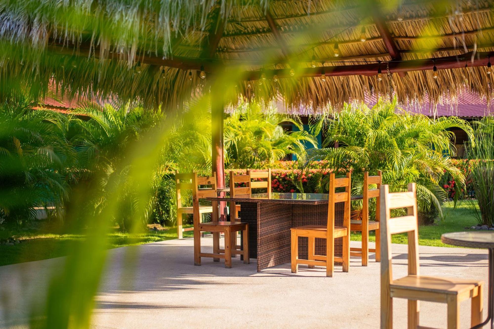 יקו Beach Break Resort & Cr Surf Camp מראה חיצוני תמונה