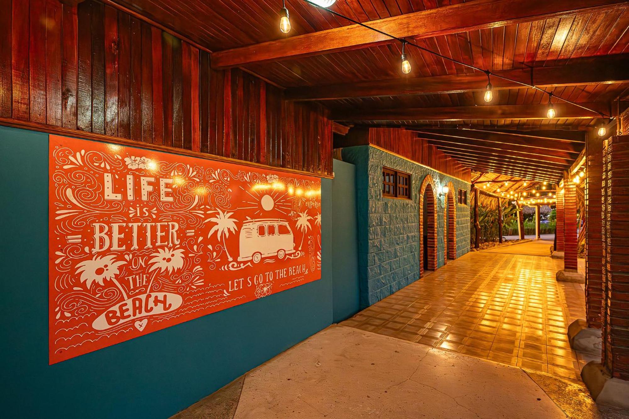 יקו Beach Break Resort & Cr Surf Camp מראה חיצוני תמונה