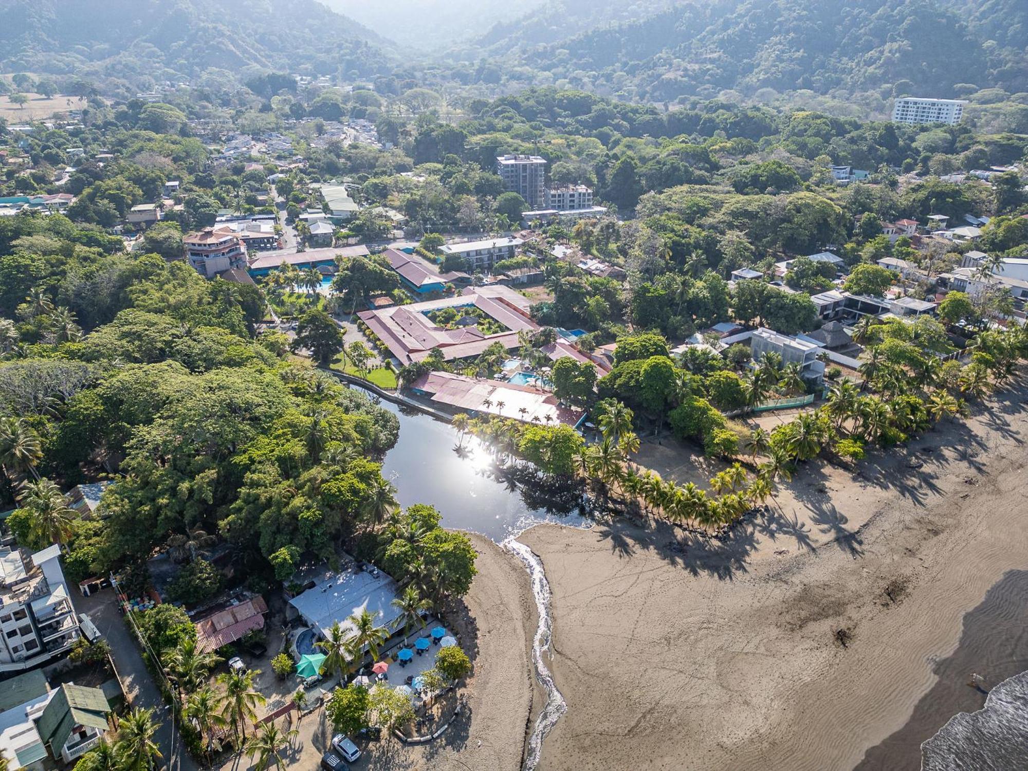 יקו Beach Break Resort & Cr Surf Camp מראה חיצוני תמונה